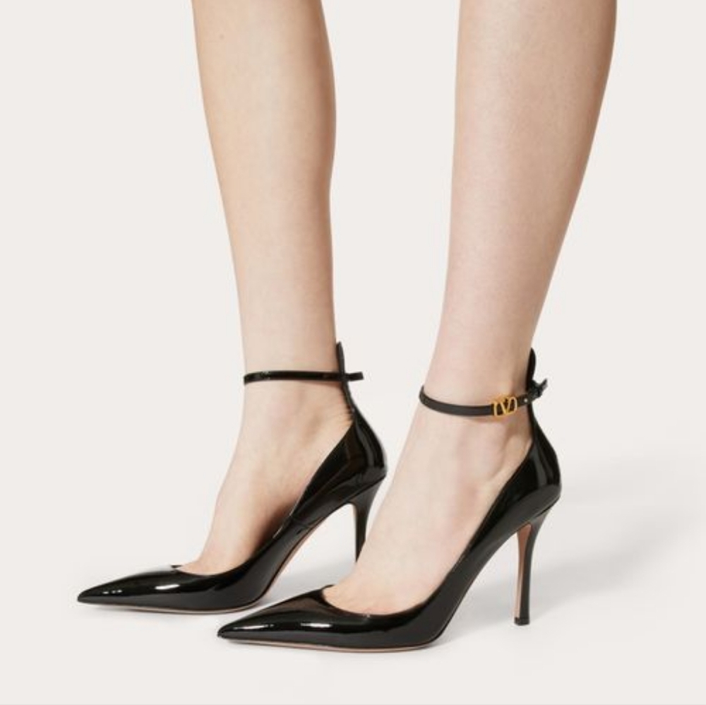 NEW! Valentino Garavani Tan-Go Patent Logo Leather Pump Heels Size 37